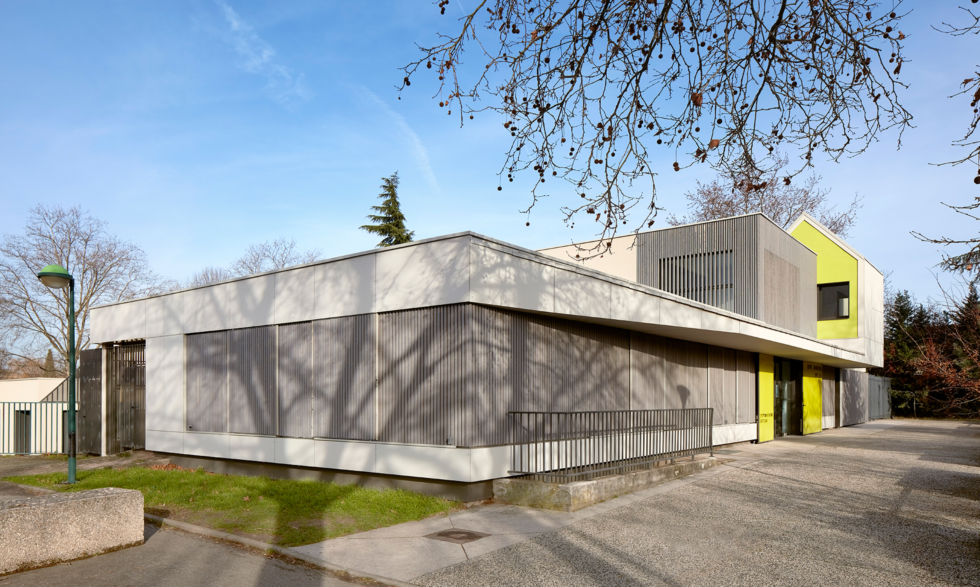 Depuis la rue, projet MJC Saint-Jean exndo architecture lyon